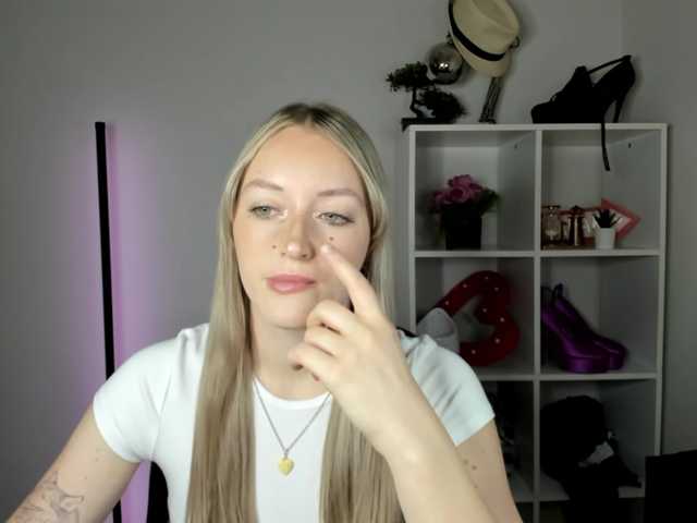 EvelynBlond26