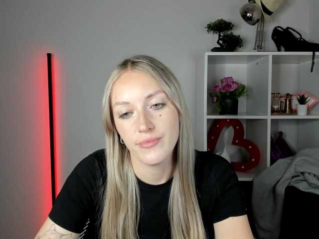 EvelynBlond26
