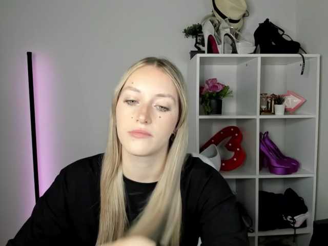 EvelynBlond26