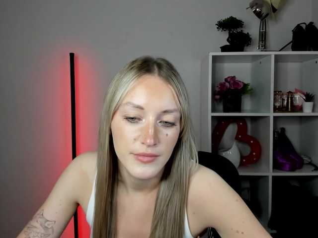 EvelynBlond live webcam show