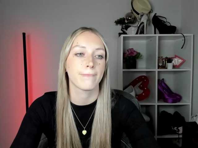 EvelynBlond26