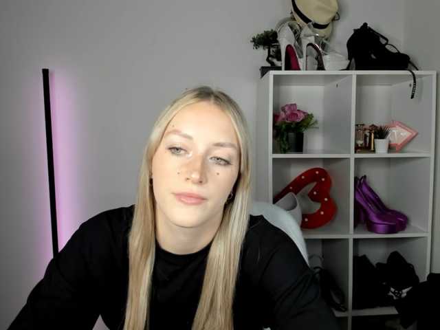 EvelynBlond26