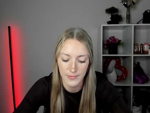 EvelynBlond live webcam show