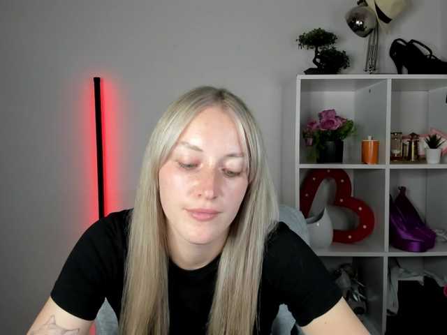 EvelynBlond26