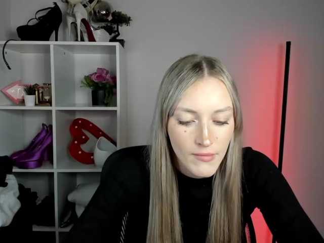 EvelynBlond26
