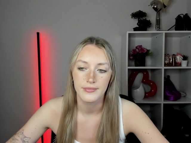 EvelynBlond26 live webcam show