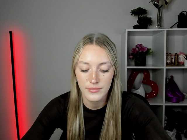 EvelynBlond live webcam show