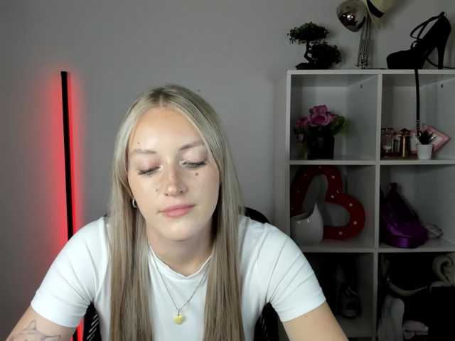 EvelynBlond26
