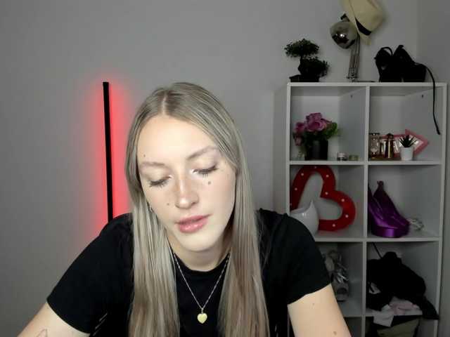 EvelynBlond26