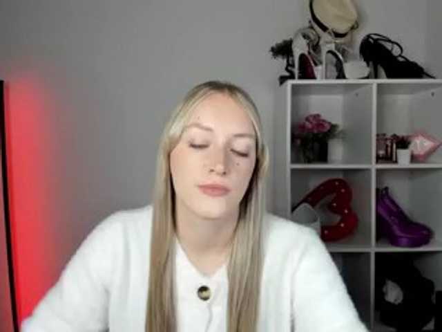 EvelynBlond26