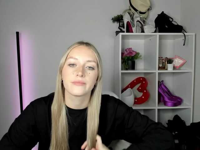 EvelynBlond26