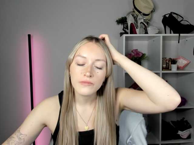 EvelynBlond26