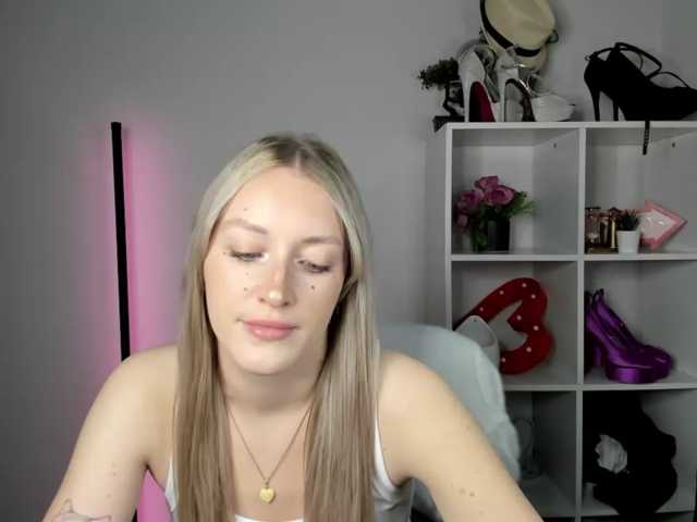 EvelynBlond26