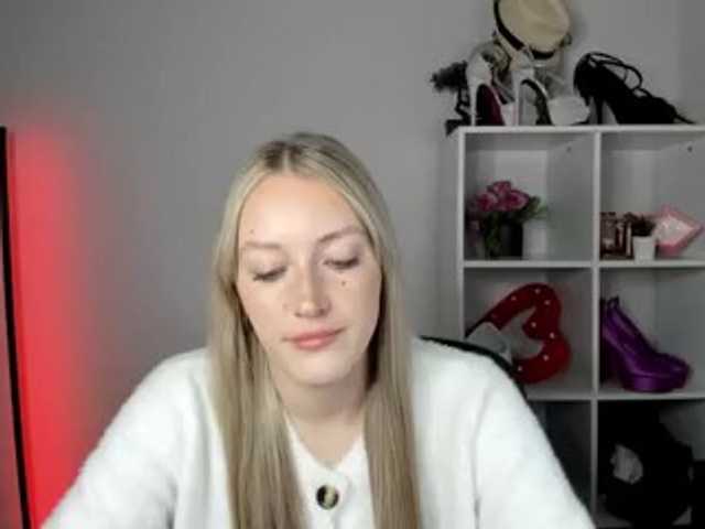 EvelynBlond26