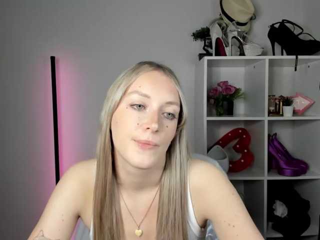 EvelynBlond26