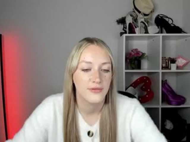 EvelynBlond26