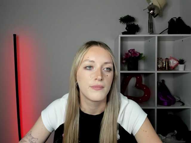 EvelynBlond live webcam show
