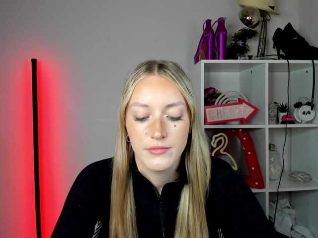 EvelynBlond26