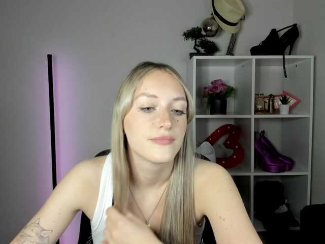 EvelynBlond26