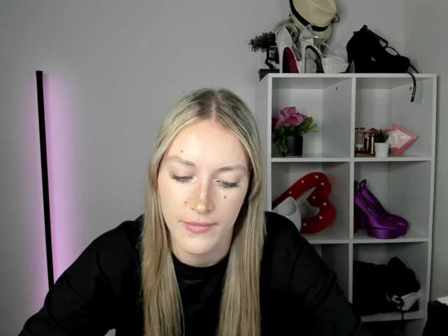 EvelynBlond26