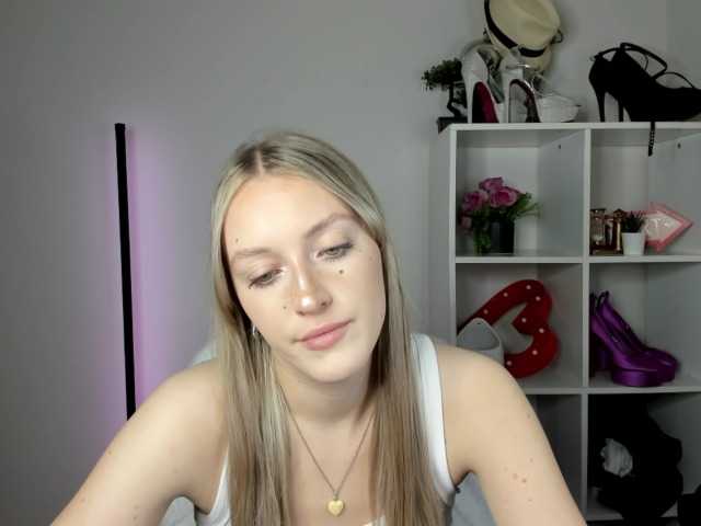 EvelynBlond26