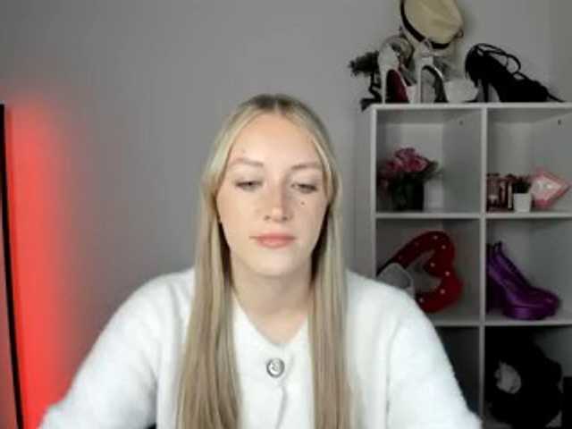 EvelynBlond26