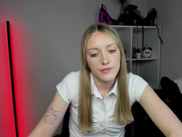 EvelynBlond26