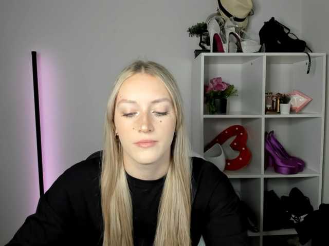 EvelynBlond26