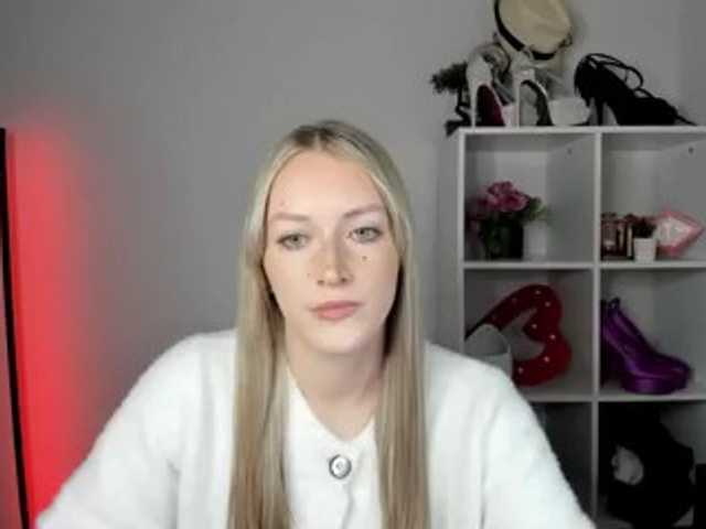 EvelynBlond26