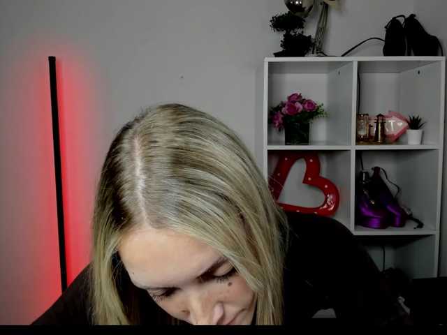 EvelynBlond26