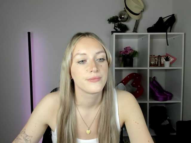 EvelynBlond26