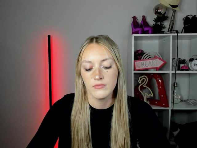 EvelynBlond26