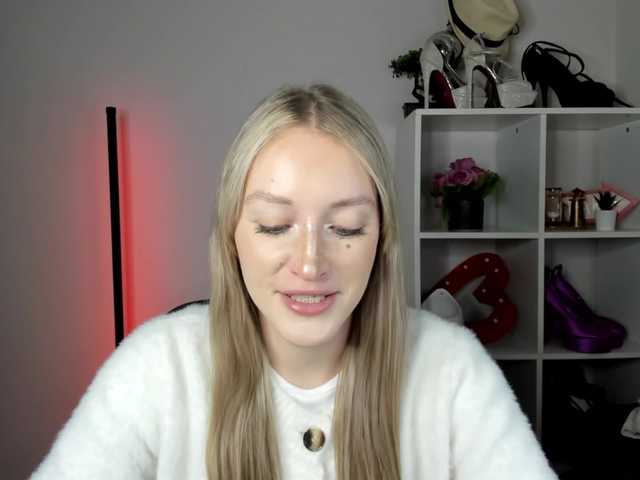 EvelynBlond26