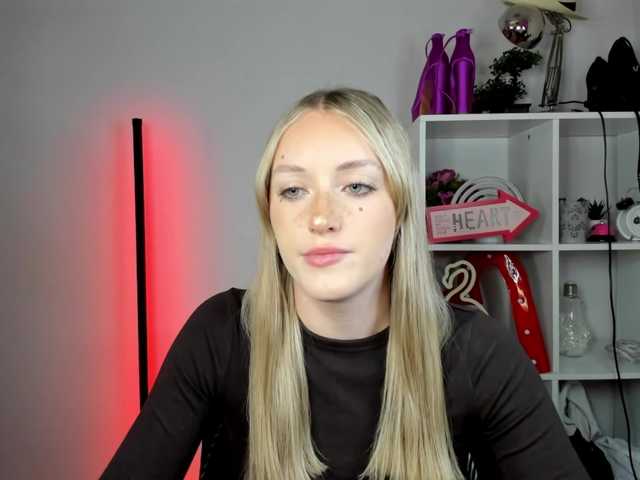 EvelynBlond26