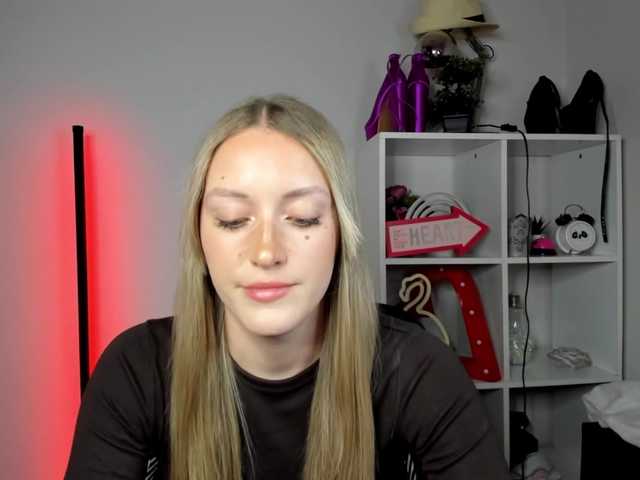 EvelynBlond26