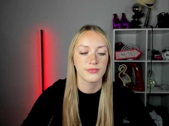 EvelynBlond26