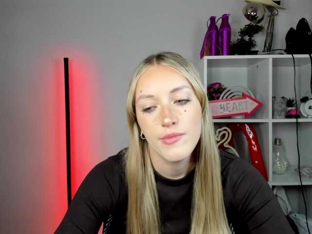 EvelynBlond26