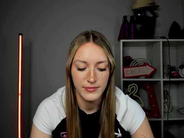 EvelynBlond26