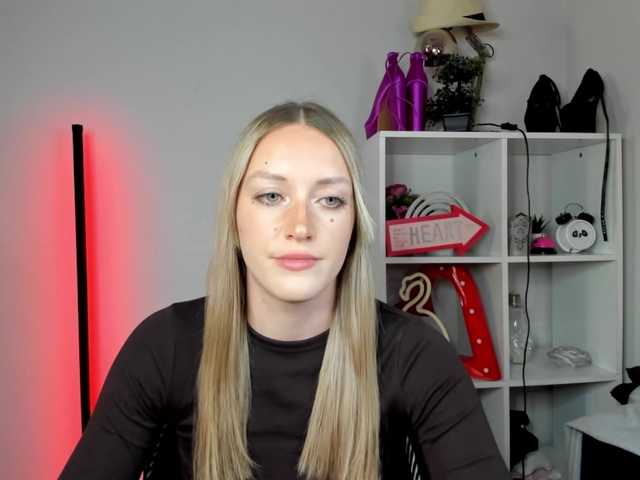 EvelynBlond26