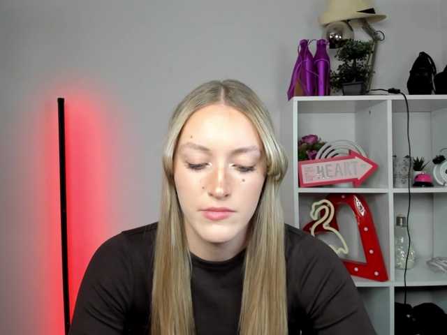 EvelynBlond26