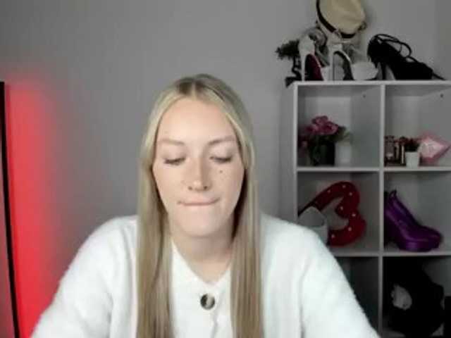 EvelynBlond26