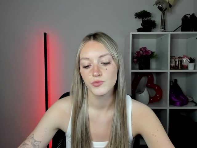 EvelynBlond live webcam show