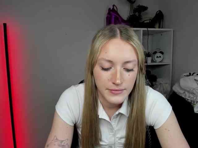 EvelynBlond26