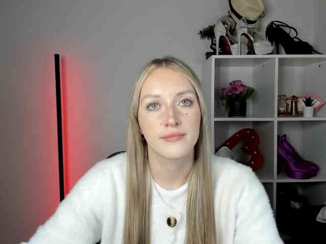 EvelynBlond26