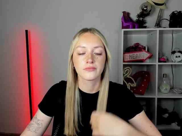 EvelynBlond26