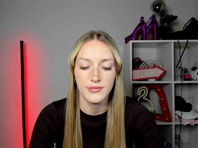 EvelynBlond26