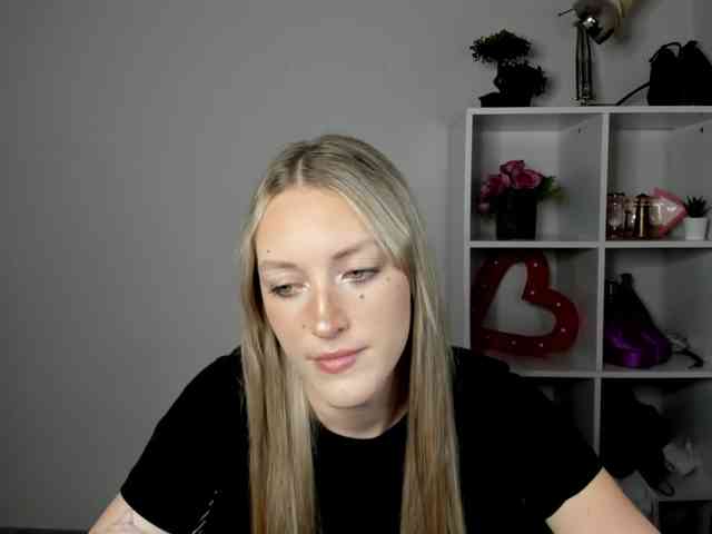 Model: EvelynBlond26