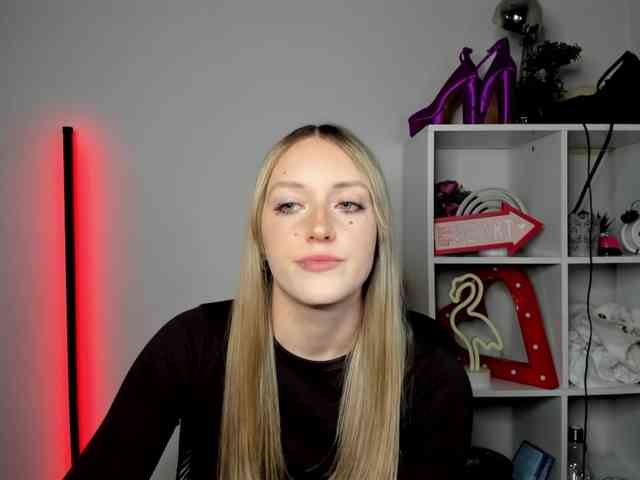 Model: EvelynBlond26