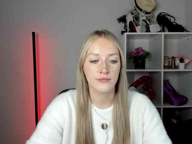 EvelynBlond26