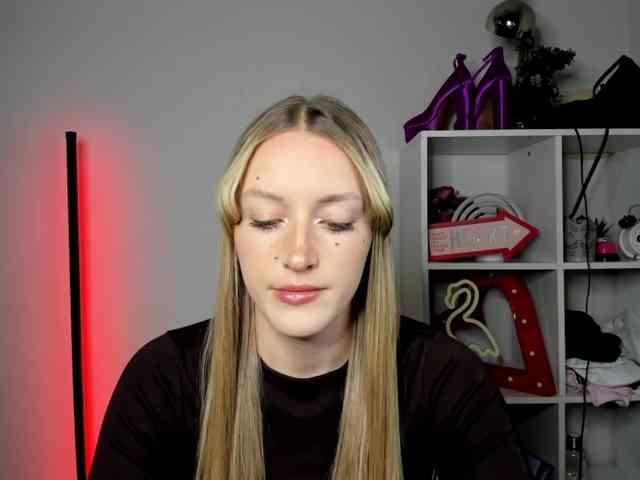 EvelynBlond26